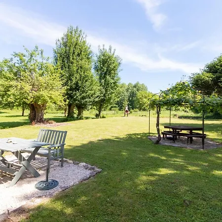 Les Quatre Filles - Entire 2 Bed Apartment *