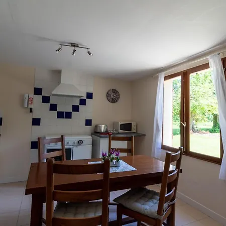 Les Quatre Filles - Entire 2 Bed Apartment